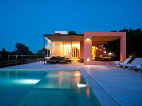 Beautiful villa in inviting space